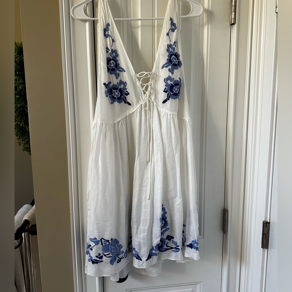 Beautiful Free People Embroidered beach cover up Large L